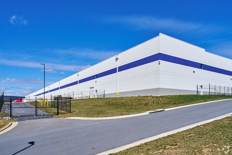 More Photos Of 139 Development Dr, Martinsburg Distribution For Lease
