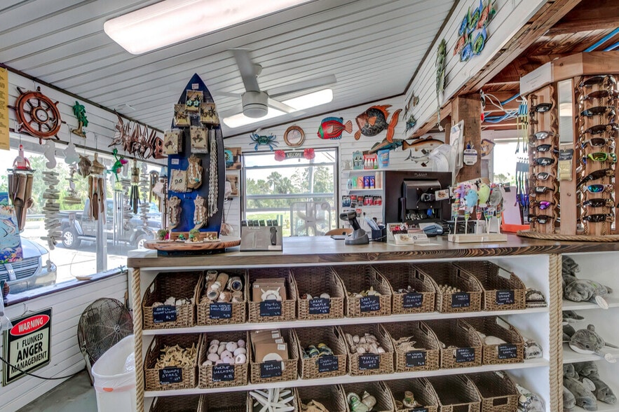 More Photos Of 7154 Shoal Line Blvd, Spring Hill Marina For Sale