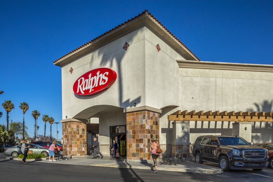 More Photos Of 3380 N Los Coyotes Diagonal, Long Beach Supermarket For Lease