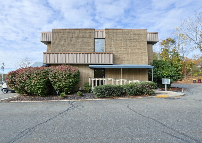 More Photos Of 633 Rt-211, Middletown Office For Sale