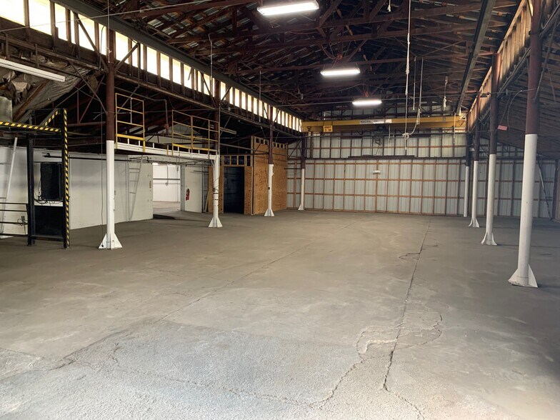 More Photos Of 428-432 Clough St, Bowling Green Warehouse For Lease