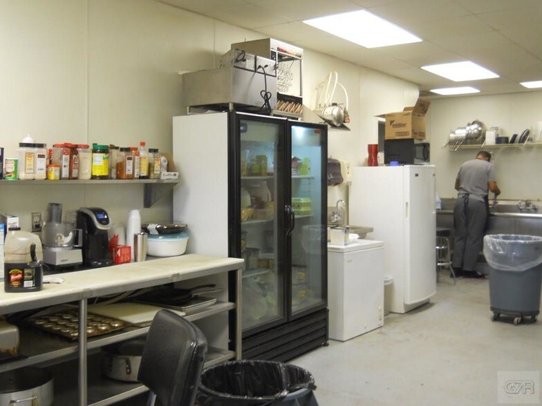 More Photos Of 3102-3114 Market St, Galveston Freestanding For Sale