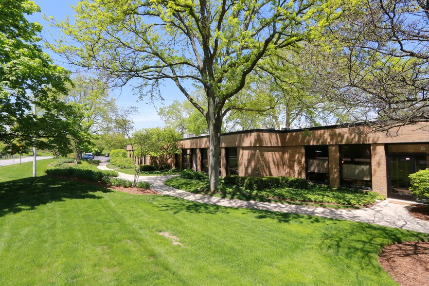 More Photos Of 3330 Old Glenview Rd, Wilmette Office For Lease