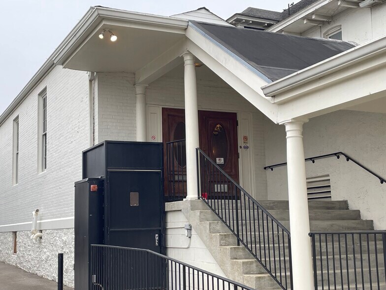 More Photos Of 904 Gallatin Ave, Nashville General Retail For Lease
