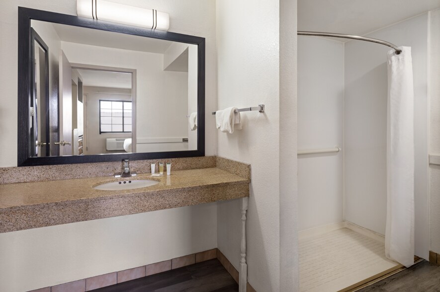 More Photos Of 3980 S Reed Rd, Kokomo Hotel For Sale