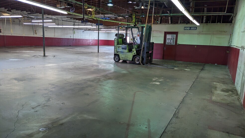 More Photos Of 6131 Quail Valley Ct, Riverside Manufacturing For Lease