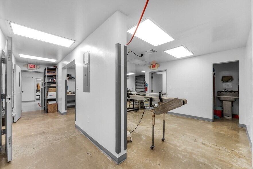 More Photos Of 7155-7159 NW 77th Ter, Miami Warehouse For Sale