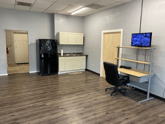 More Photos Of 2000 Cedar Dr, La Marque Unknown For Lease