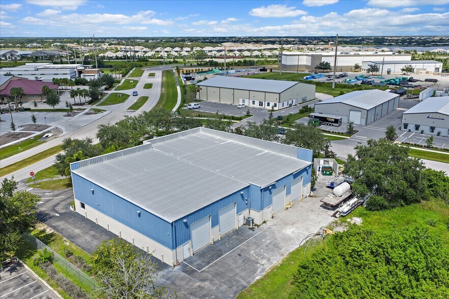 More Photos Of 1501 Sarasota Center Blvd, Sarasota Warehouse For Lease
