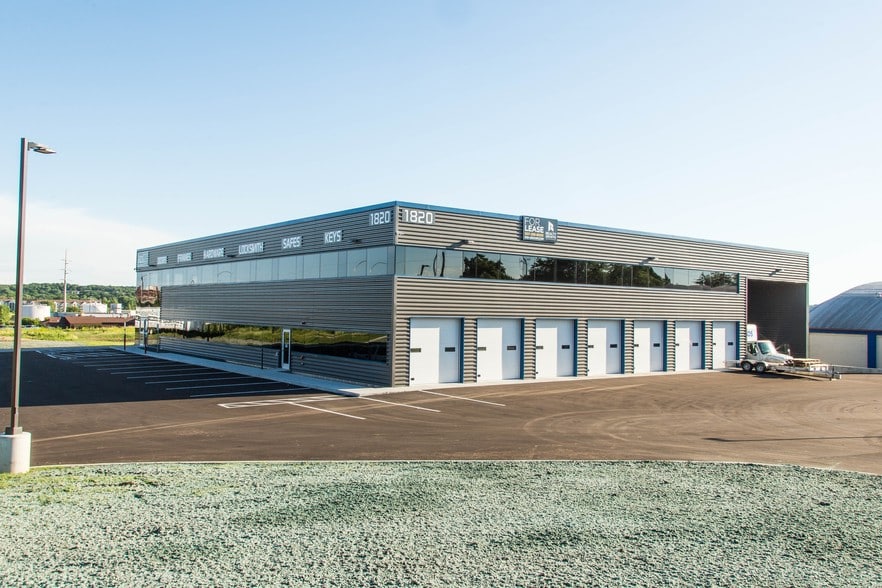 More Photos Of 1820 14th St NW, Rochester Flex For Sale