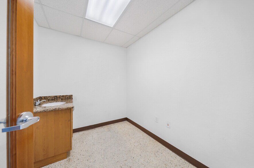 More Photos Of 3401 NW 7th St, Miami Medical For Lease