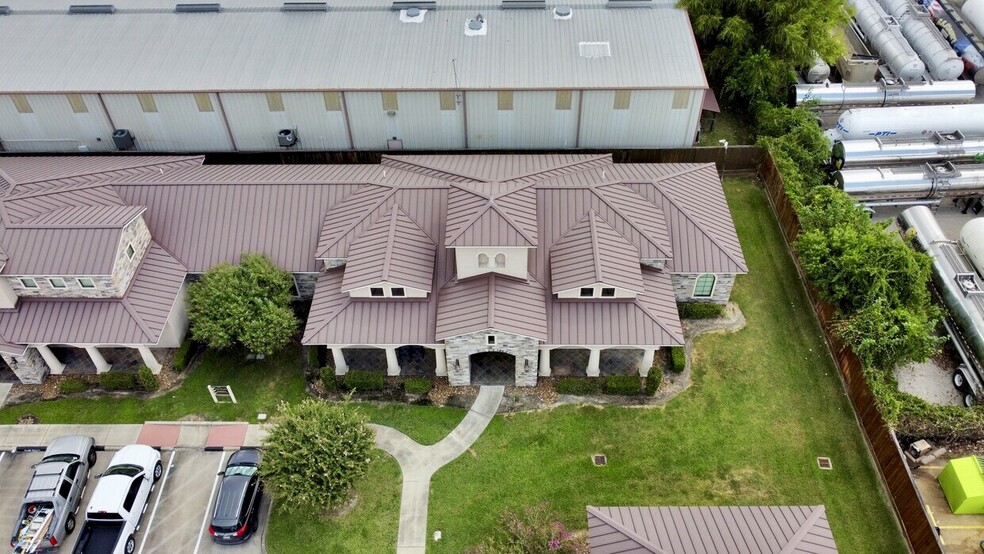 More Photos Of 12510-12526 Cutten Rd, Houston Unknown For Lease