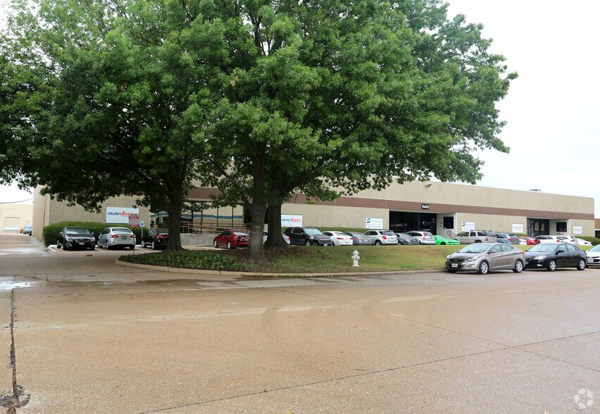 More Photos Of 11431 Ferrell Dr, Farmers Branch Warehouse For Lease