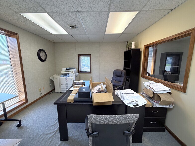 More Photos Of 305 N Mason St, Carrollton Office For Sale
