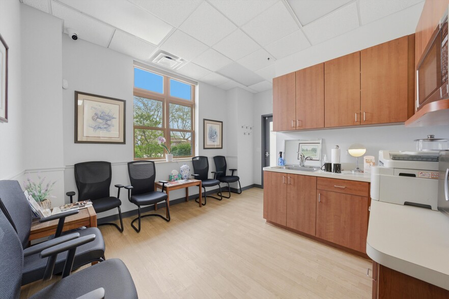 More Photos Of 828 N Cass Ave, Westmont Office For Sale