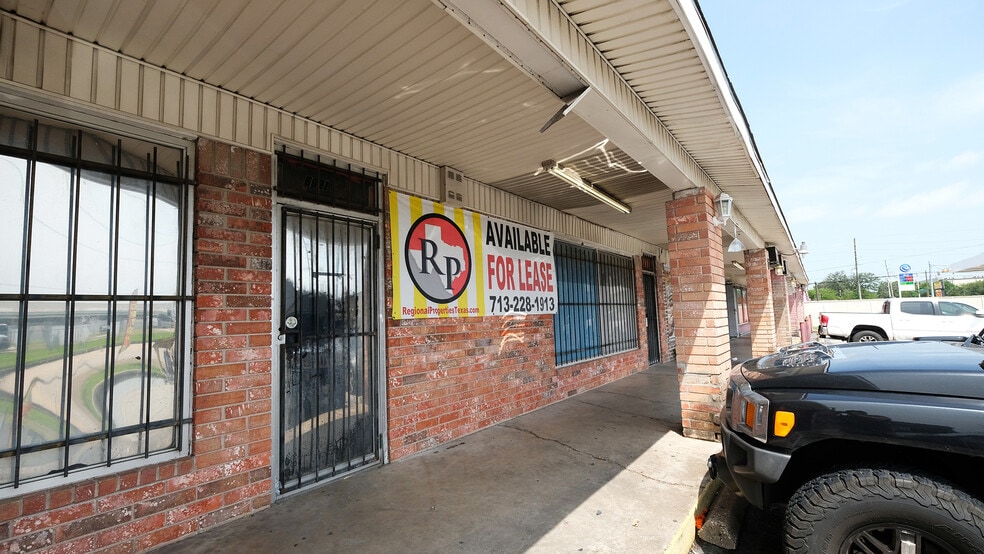 More Photos Of 6615-6627 Brittmoore Rd, Houston Storefront For Lease