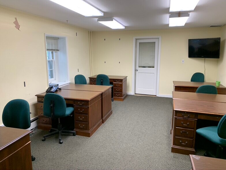 More Photos Of 581 Skippack Pike, Blue Bell Office For Sale