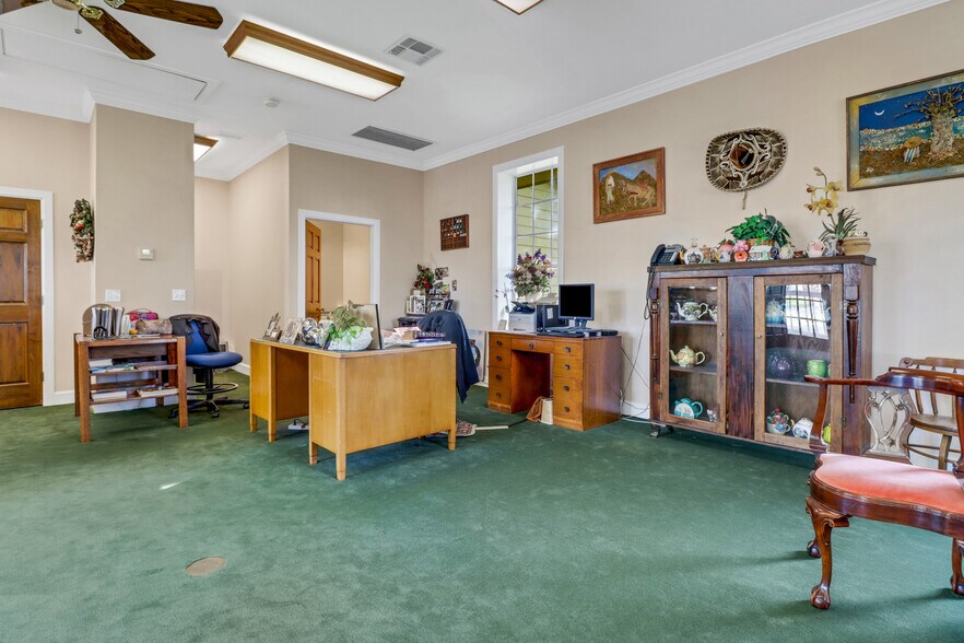 More Photos Of 1312 15th St N, Immokalee Office For Sale