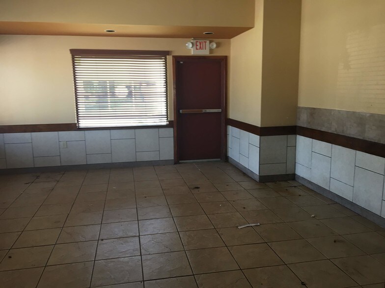 More Photos Of 5151 Avenue H, Rosenberg Restaurant For Sale