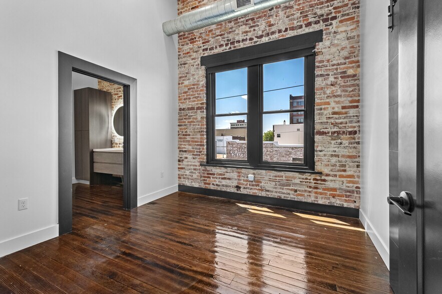 More Photos Of 124 S Joplin Ave, Joplin Warehouse For Sale