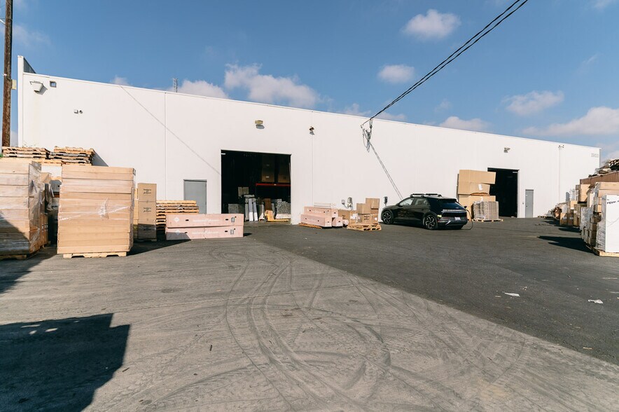 More Photos Of 19010 S Alameda St, Rancho Dominguez Distribution For Lease