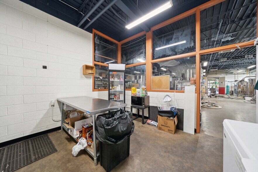 More Photos Of 704 Dawn St, Richmond Warehouse For Sale