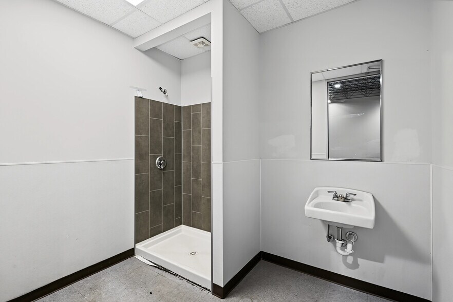 More Photos Of 10845 Strang Rd, La Porte Warehouse For Lease