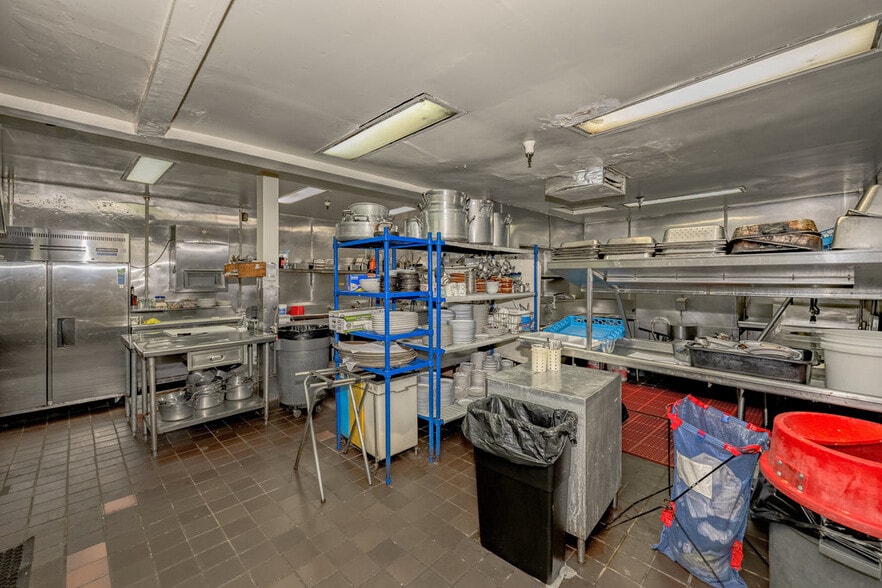 More Photos Of 12625 Sierra Hwy, Santa Clarita Restaurant For Sale