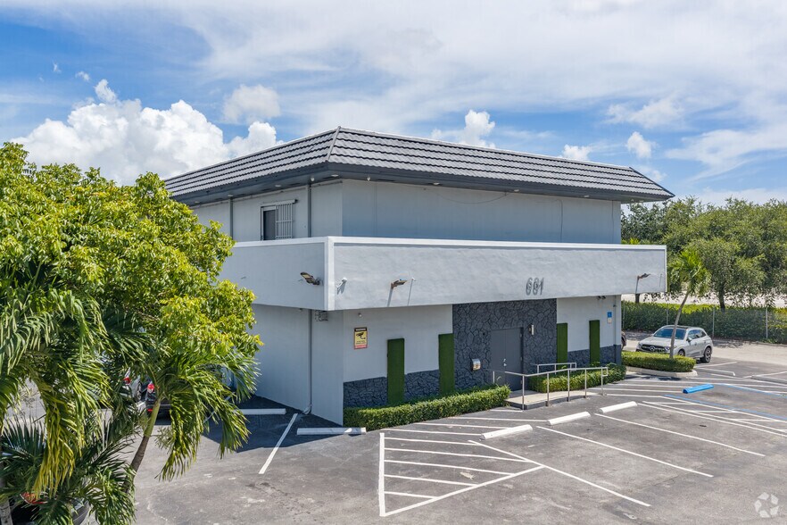 More Photos Of 681 NW 108th St, Miami General Retail For Sale