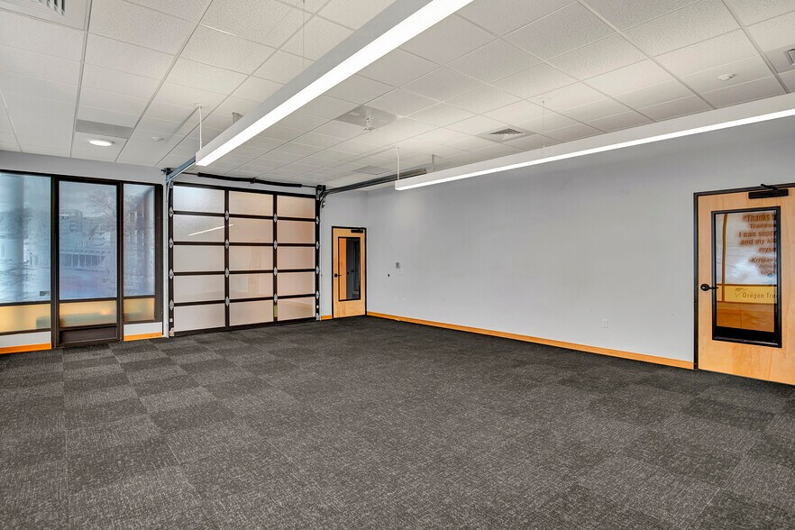 More Photos Of 454 SE 187th Ave, Portland Office For Sale