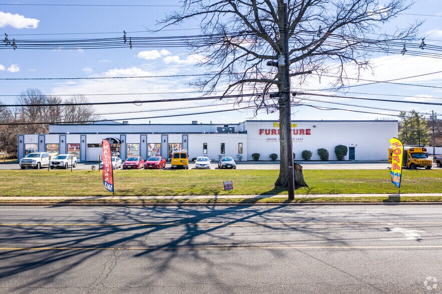 More Photos Of 1330 Livingston Ave, North Brunswick Warehouse For Lease