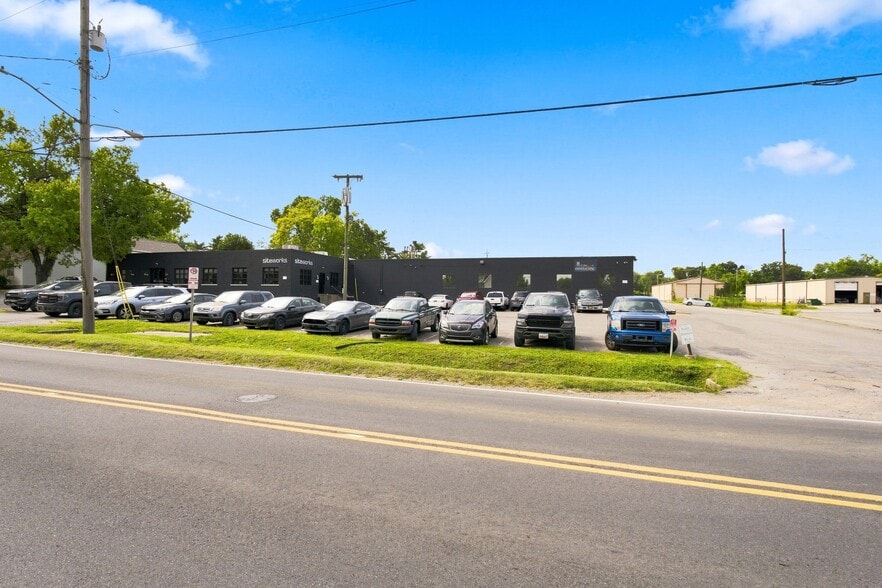 More Photos Of 6115 Robertson Ave, Nashville Warehouse For Lease
