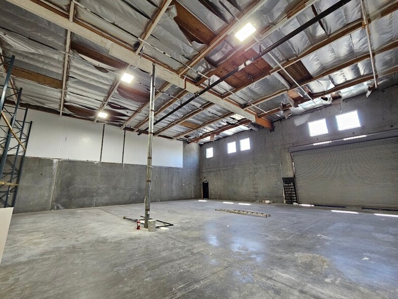 More Photos Of 135 E 35th St, Los Angeles Warehouse For Lease