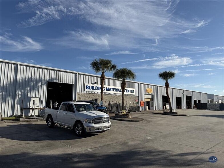 More Photos Of 620 Distribution Dr, Melbourne Warehouse For Lease