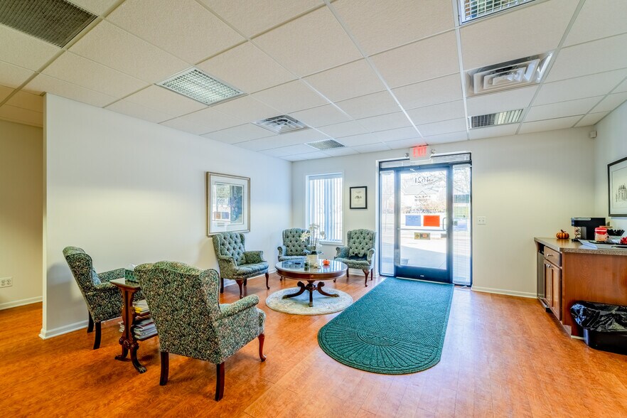 More Photos Of 4615-4621 S Wayne Rd, Wayne Storefront For Sale