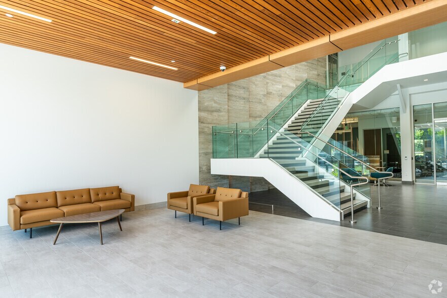 More Photos Of 11149 N Torrey Pines Rd, La Jolla Research And Development For Lease