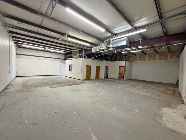More Photos Of 1401 Fretz Dr, Edmond Industrial For Lease