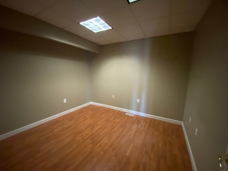 More Photos Of 131-137 Keveling Dr, Saline Medical For Sale