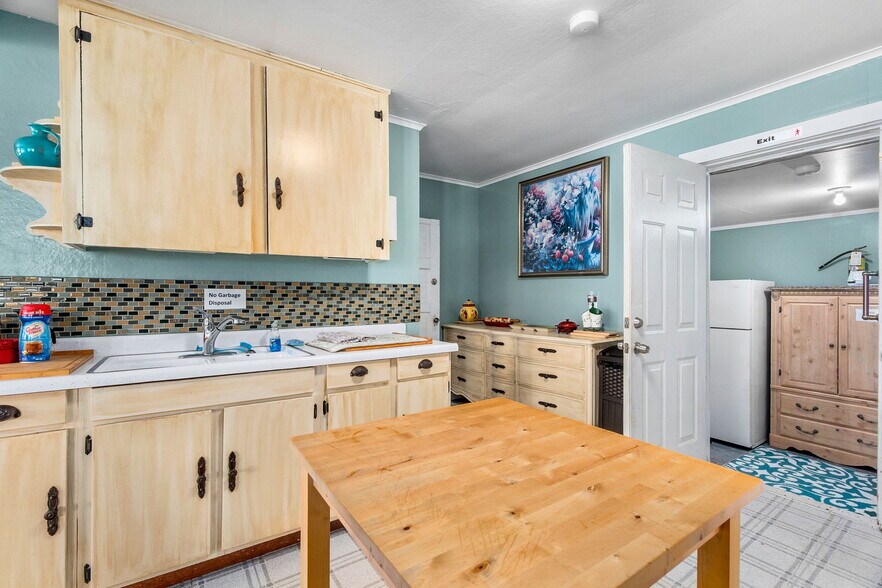 More Photos Of 402 Montesano St, Westport Flex For Sale
