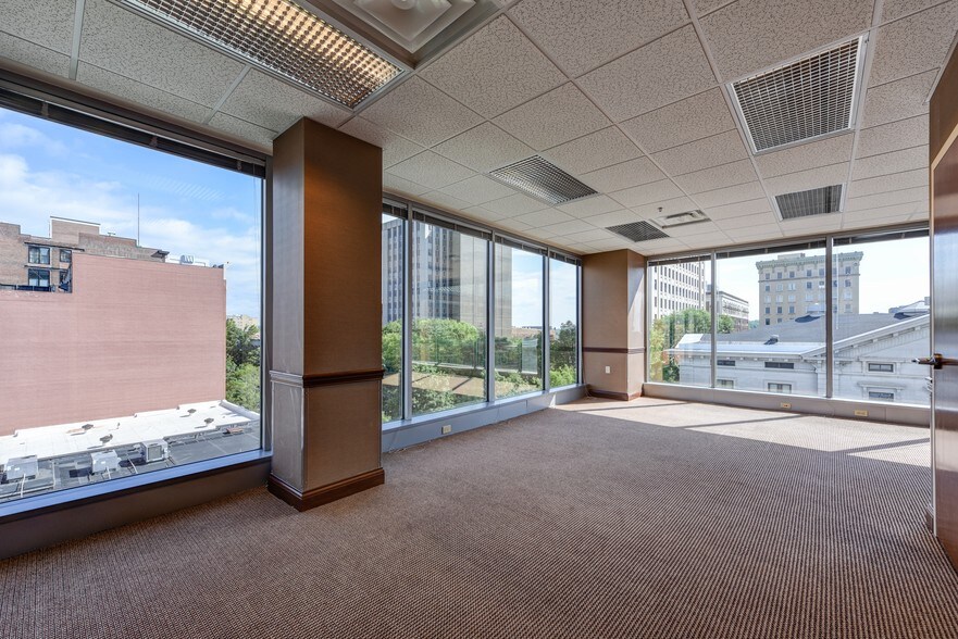 More Photos Of 607 Market St, Knoxville Office For Lease