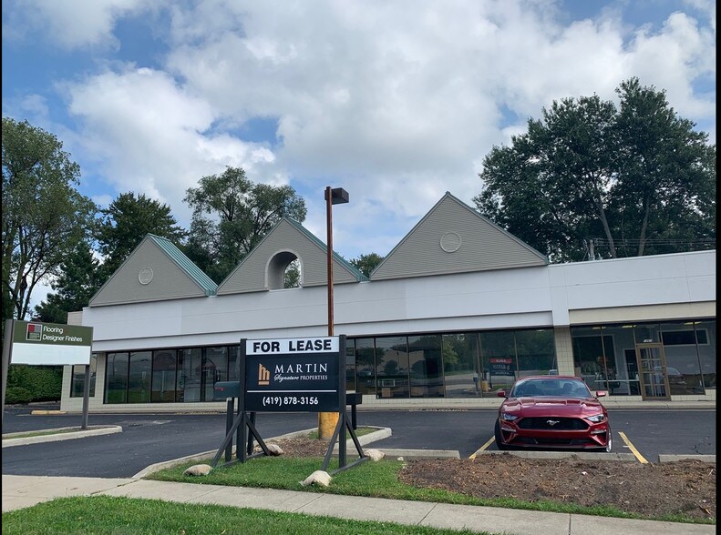 More Photos Of 1455-1465 S Reynolds Rd, Toledo Storefront Retail Office For Lease