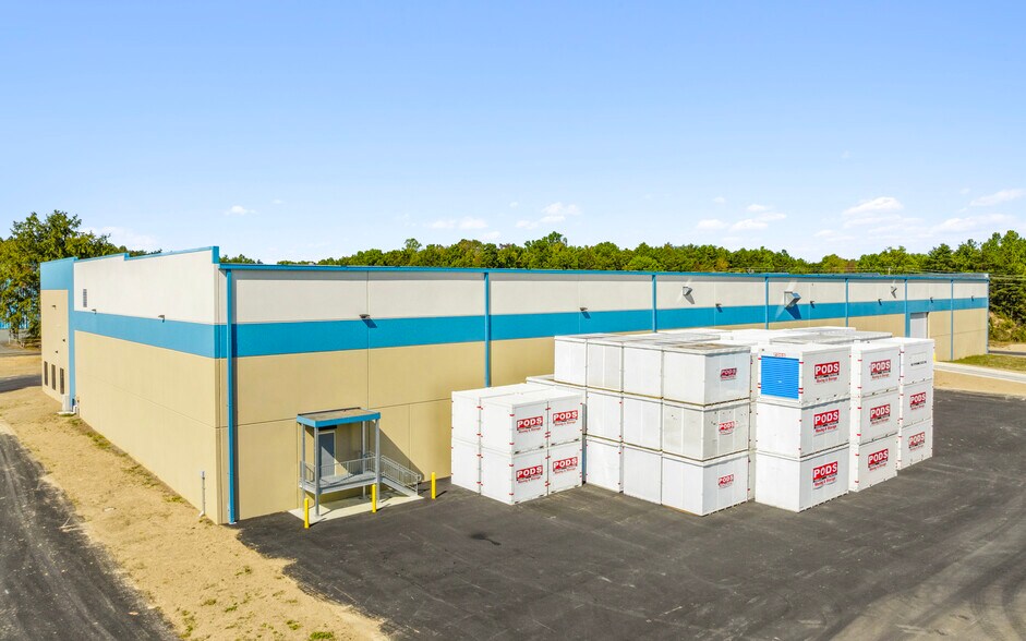 More Photos Of 122 Edgecomb Rd, Troy Warehouse For Lease