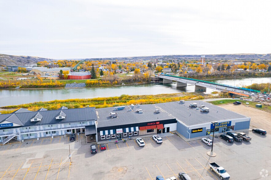More Photos Of 101 Grove Av, Drumheller Flex For Lease