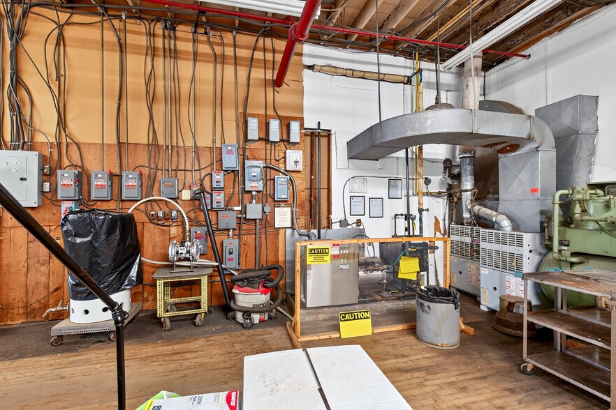 More Photos Of 1280 Niagara St, Buffalo Warehouse For Sale