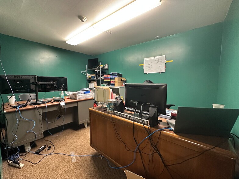 More Photos Of 1128-1152 N Rutledge St, Springfield Office For Sale