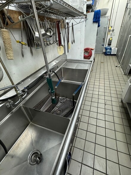 More Photos Of 1600 E Saint Georges Ave, Linden Restaurant For Sale