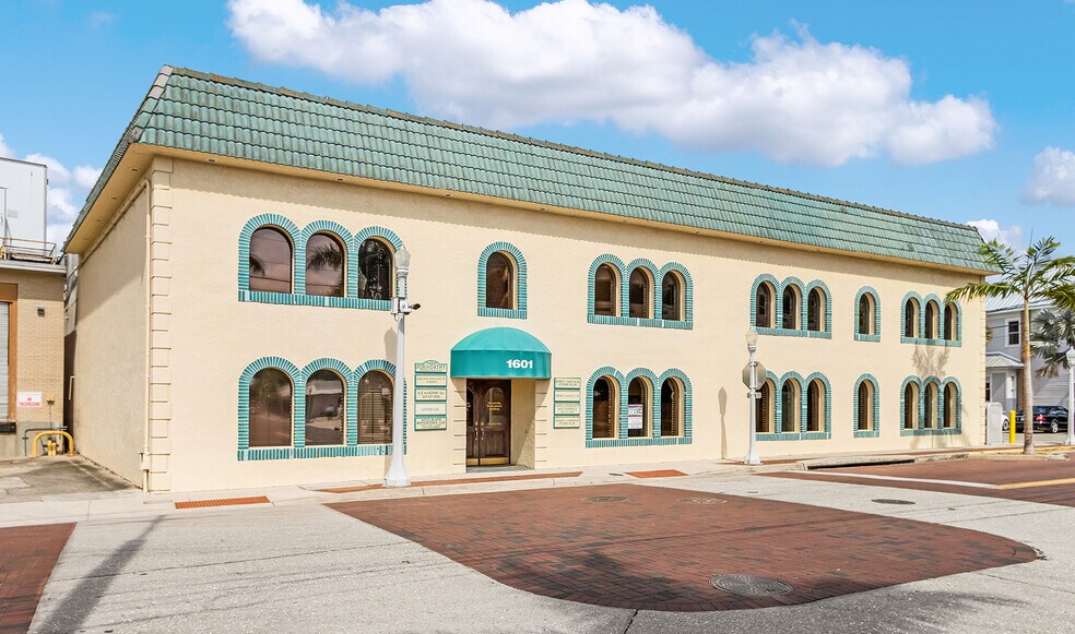 Primary Photo Of 1601 Jackson St, Fort Myers Office For Lease