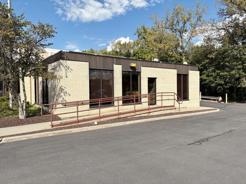More Photos Of 3580 Us Highway 9w, Highland Bank For Lease