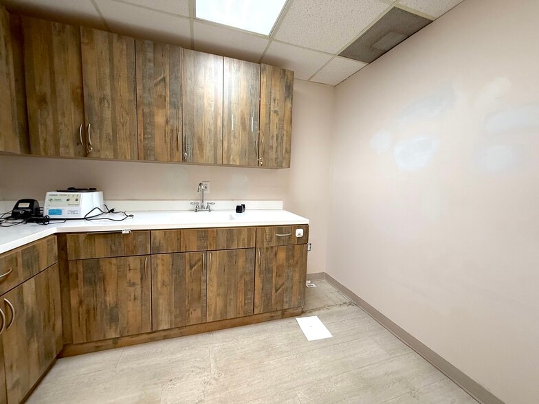 More Photos Of 833 E Oak St, Kissimmee Medical For Lease