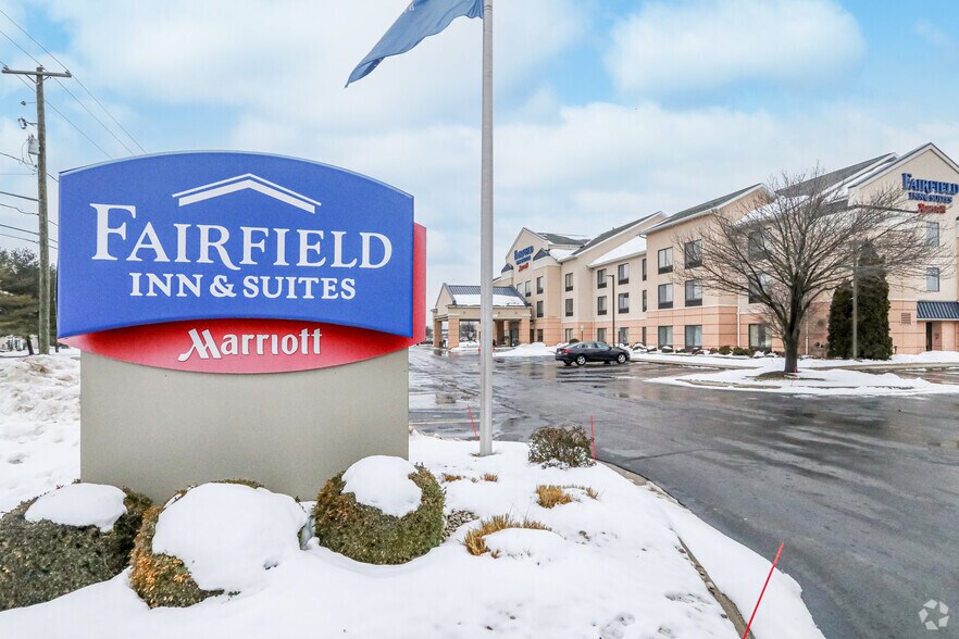 More Photos Of 1520 Mount Garfield Rd, Norton Shores Hotel For Sale